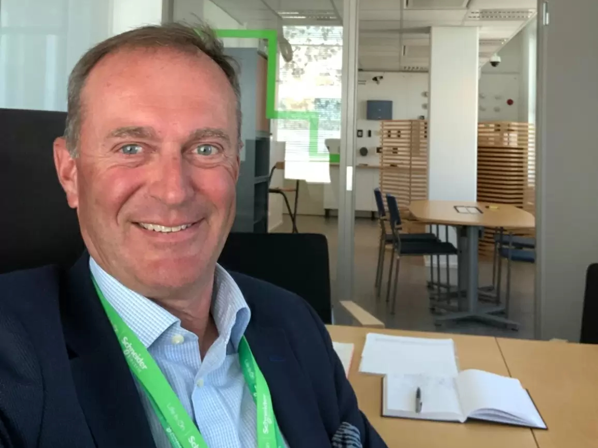 Interim Director säkerställde en smidig flytt av Schneider Electric Oy:s verksamhet i Finland till Sverige och Lettland